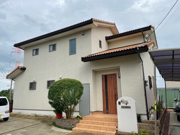 福岡県小郡市美鈴が丘のI様邸でタテイルαを使用した外壁塗装工事を行っています。12/3完成です。【HPより】