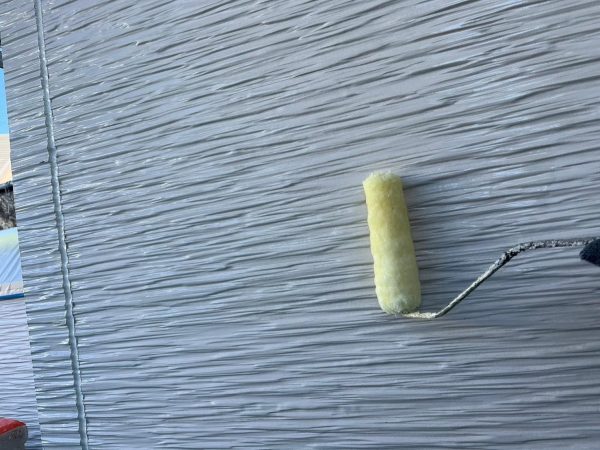 福岡県福岡市東区香住ケ丘のO様邸で劣化による色褪せやひび割れを修復し、美しさと耐久性を回復させる屋根・外壁の塗装工事を行いました。11/27完成です。【HPより】