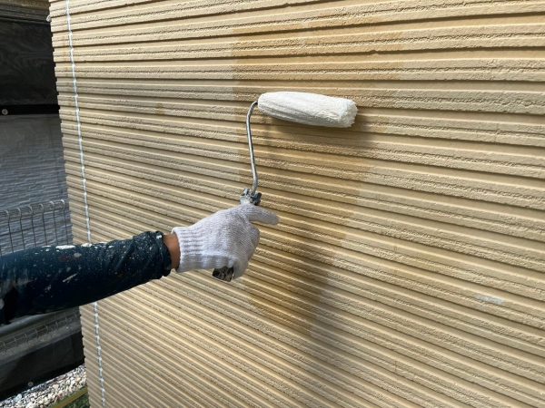 福岡県福岡市東区舞松原のM様邸で劣化が進みひび割れや色褪せが目立つ外壁と屋根の美観と耐久性を改善させる塗装工事と外壁張替工事を行いました。10/28完成です。【HPより】