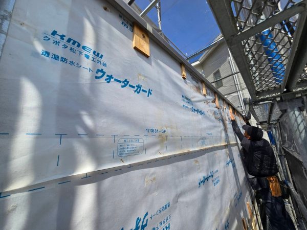 福岡県福岡市東区舞松原のM様邸で劣化が進みひび割れや色褪せが目立つ外壁と屋根の美観と耐久性を改善させる塗装工事と外壁張替工事を行いました。10/28完成です。【HPより】