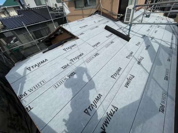 福岡県福岡市東区香住ヶ丘のＴ様邸で屋根瓦をアスファルトシングルに葺き替え！軽量化と防水性能アップで安心の屋根リフォームを行いました！11/17完成です。【HPより】