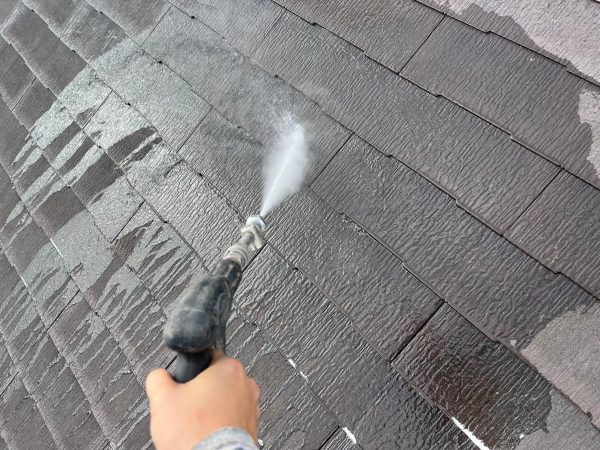福岡県福岡市東区舞松原のM様邸で劣化が進みひび割れや色褪せが目立つ外壁と屋根の美観と耐久性を改善させる塗装工事と外壁張替工事を行いました。10/28完成です。【HPより】