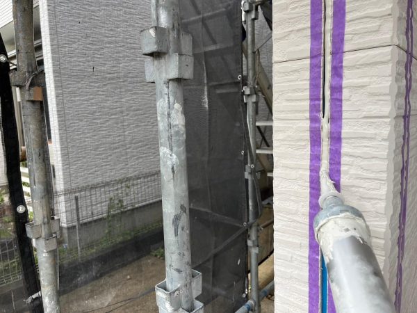 福岡県福岡市東区舞松原のM様邸で劣化が進みひび割れや色褪せが目立つ外壁と屋根の美観と耐久性を改善させる塗装工事と外壁張替工事を行いました。10/28完成です。【HPより】
