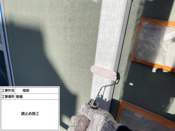福岡県久留米市梅満町のS様邸で外壁にピュアピュアシリコン、屋根にエシカルプロクールSIを使用した塗装工事を行っています。11/17着工です。【ご紹介より】