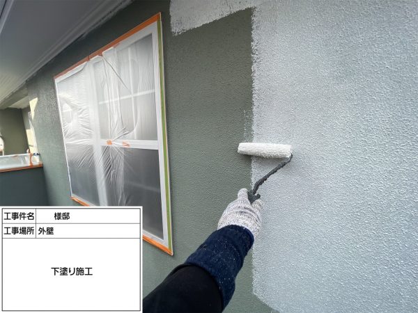 福岡県久留米市梅満町のS様邸で外壁にピュアピュアシリコン、屋根にエシカルプロクールSIを使用した塗装工事を行っています。11/17着工です。【ご紹介より】