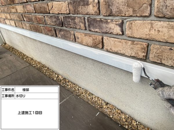 福岡県久留米市梅満町のS様邸で外壁にピュアピュアシリコン、屋根にエシカルプロクールSIを使用した塗装工事を行っています。11/17着工です。【ご紹介より】