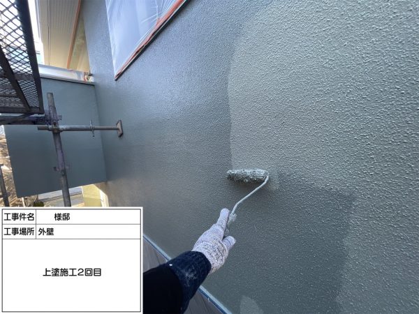 福岡県久留米市梅満町のS様邸で外壁にピュアピュアシリコン、屋根にエシカルプロクールSIを使用した塗装工事を行っています。11/17着工です。【ご紹介より】