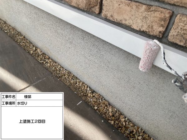 福岡県久留米市梅満町のS様邸で外壁にピュアピュアシリコン、屋根にエシカルプロクールSIを使用した塗装工事を行っています。11/17着工です。【ご紹介より】