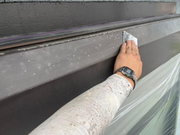 福岡県福岡市東区香椎のS様邸で色褪せ・剥がれを改善し美観と耐久性を回復させる屋根と外壁の劣化補修塗装と樋取り換え工事を行いました。11/11完成です。【HPより】