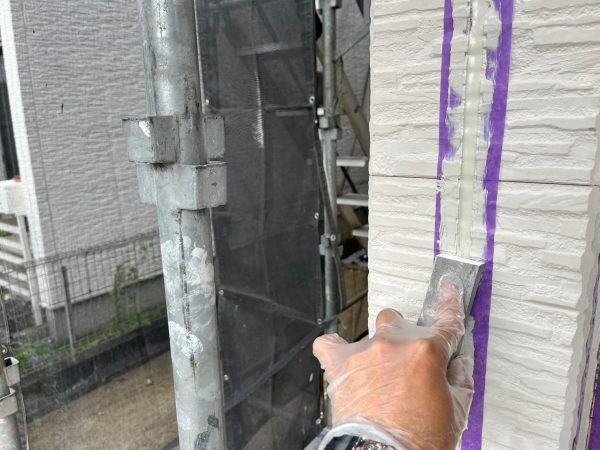 福岡県福岡市東区舞松原のM様邸で劣化が進みひび割れや色褪せが目立つ外壁と屋根の美観と耐久性を改善させる塗装工事と外壁張替工事を行いました。10/28完成です。【HPより】