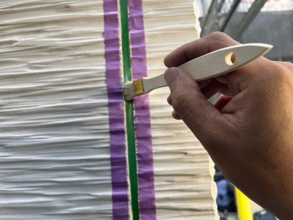 福岡県福岡市東区香住ケ丘のO様邸で劣化による色褪せやひび割れを修復し、美しさと耐久性を回復させる屋根・外壁の塗装工事を行いました。11/27完成です。【HPより】