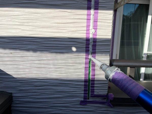 福岡県福岡市東区香住ケ丘のO様邸で劣化による色褪せやひび割れを修復し、美しさと耐久性を回復させる屋根・外壁の塗装工事を行いました。11/27完成です。【HPより】