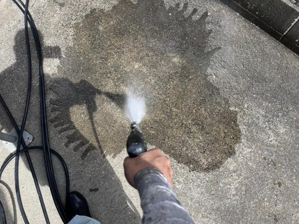 福岡県福岡市東区舞松原のM様邸で劣化が進みひび割れや色褪せが目立つ外壁と屋根の美観と耐久性を改善させる塗装工事と外壁張替工事を行いました。10/28完成です。【HPより】
