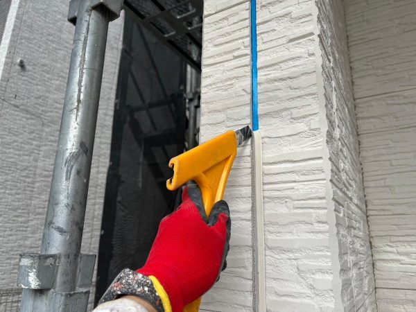 福岡県福岡市東区舞松原のM様邸で劣化が進みひび割れや色褪せが目立つ外壁と屋根の美観と耐久性を改善させる塗装工事と外壁張替工事を行いました。10/28完成です。【HPより】