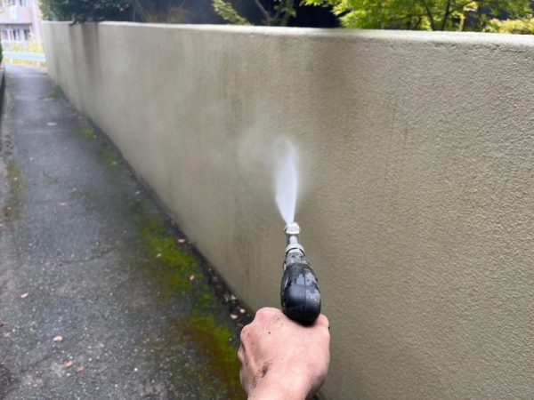 福岡県福岡市東区香椎のS様邸で色褪せ・剥がれを改善し美観と耐久性を回復させる屋根と外壁の劣化補修塗装と樋取り換え工事を行いました。11/11完成です。【HPより】