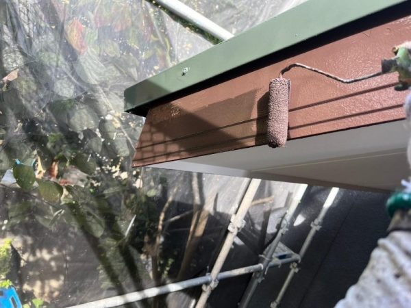 福岡県福岡市東区香椎のS様邸で色褪せ・剥がれを改善し美観と耐久性を回復させる屋根と外壁の劣化補修塗装と樋取り換え工事を行いました。11/11完成です。【HPより】