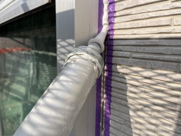 福岡県古賀市日吉のK様邸で外壁シーリング劣化と汚れを改善！丁寧な外壁塗装と防水処理で耐久性アップの工事を行いました。12/21完成です。【HPより】