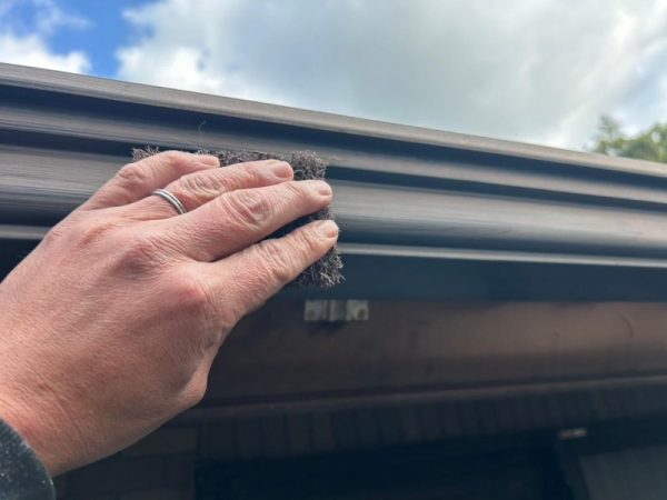 福岡県古賀市舞の里のN様邸で外壁ひび割れ・雨樋詰まりを徹底改善！屋根・外壁塗装と補修工事で安心できる住まいづくりを行いました。12/25完成です。【HPより】