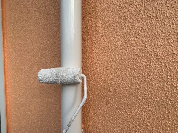 福岡県糟屋郡須恵町旅石のK様邸で外壁ひび割れと屋根退色を改善！高耐久塗装で美観と安心を実現する塗装工事を行いました。12/9完成です。【HPより】