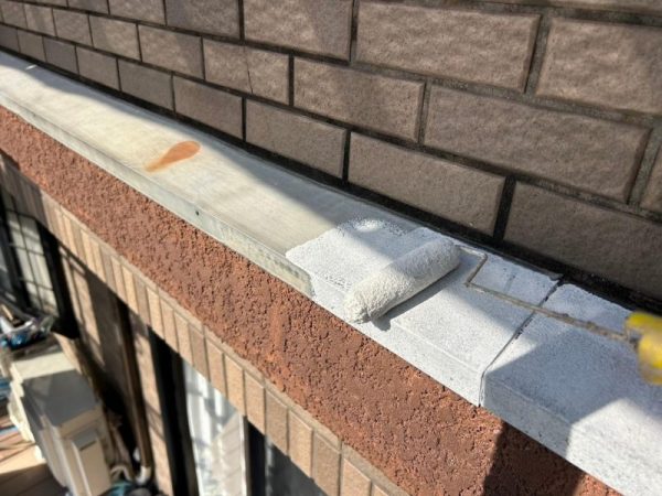 福岡県古賀市舞の里のN様邸で外壁ひび割れ・雨樋詰まりを徹底改善！屋根・外壁塗装と補修工事で安心できる住まいづくりを行いました。12/25完成です。【HPより】