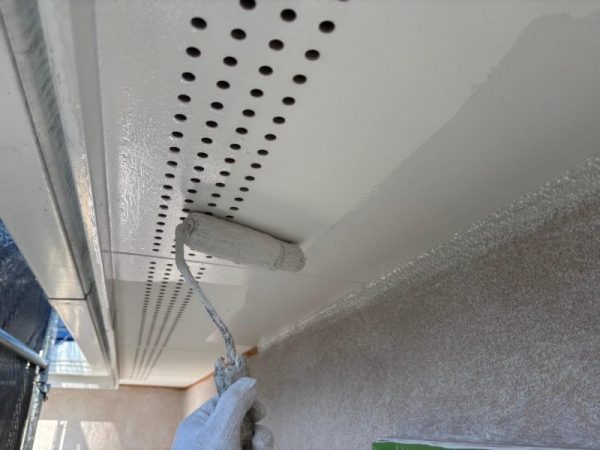 福岡県糟屋郡須恵町旅石のK様邸で外壁ひび割れと屋根退色を改善！高耐久塗装で美観と安心を実現する塗装工事を行いました。12/9完成です。【HPより】