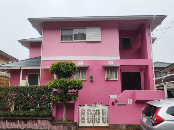 福岡県福岡市東区みどりが丘のU様邸で屋根・外壁の劣化を改善！剥がれや苔を丁寧に補修し美しさと耐久性を取り戻す塗装工事を行いました。1/17完成です。【HPより】