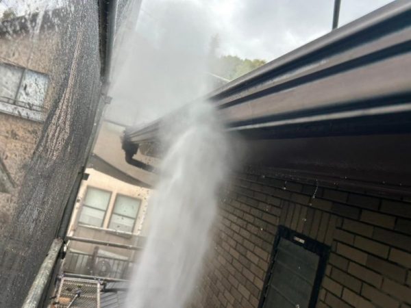 福岡県古賀市舞の里のN様邸で外壁ひび割れ・雨樋詰まりを徹底改善！屋根・外壁塗装と補修工事で安心できる住まいづくりを行いました。12/25完成です。【HPより】