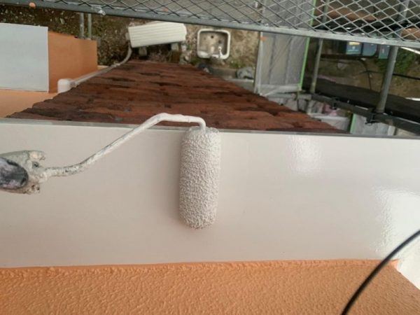 福岡県糟屋郡須恵町旅石のK様邸で外壁ひび割れと屋根退色を改善！高耐久塗装で美観と安心を実現する塗装工事を行いました。12/9完成です。【HPより】