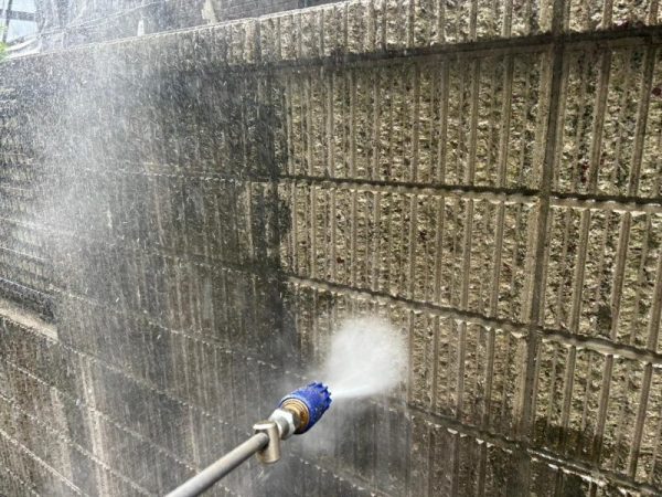 福岡県古賀市舞の里のN様邸で外壁ひび割れ・雨樋詰まりを徹底改善！屋根・外壁塗装と補修工事で安心できる住まいづくりを行いました。12/25完成です。【HPより】