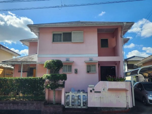 福岡県福岡市東区みどりが丘のU様邸で屋根・外壁の劣化を改善！剥がれや苔を丁寧に補修し美しさと耐久性を取り戻す塗装工事を行いました。1/17完成です。【HPより】