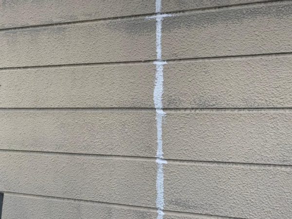 福岡県北九州市小倉北区のY様邸で外壁の色褪せやヒビ割れを補修し、耐久性と美観を取り戻す塗装工事を行いました。12/5完成です。【HPより】