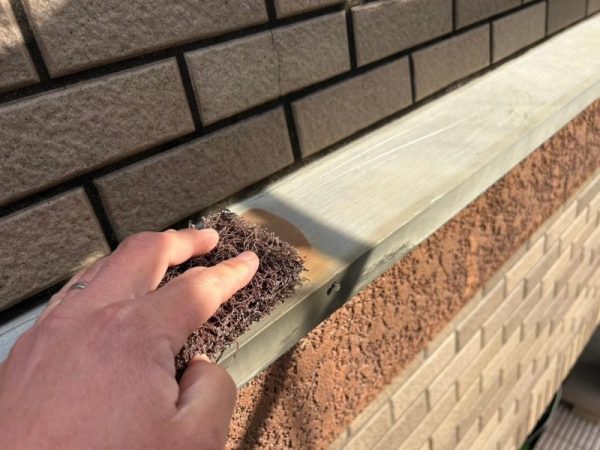 福岡県古賀市舞の里のN様邸で外壁ひび割れ・雨樋詰まりを徹底改善！屋根・外壁塗装と補修工事で安心できる住まいづくりを行いました。12/25完成です。【HPより】