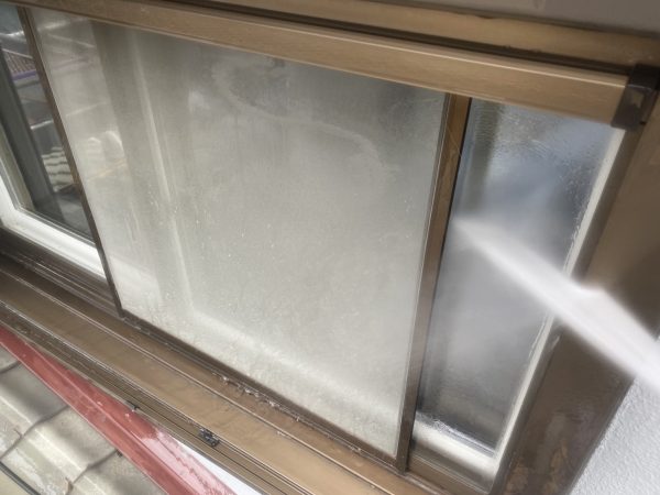 福岡県太宰府市国分のM様邸でナノコンポジットW・SIを使用した外壁塗装工事を行っています。12/6着工です。【チラシより】