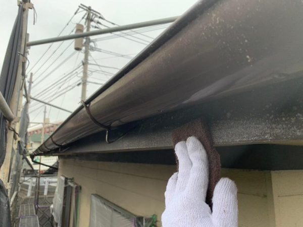 福岡県北九州市小倉北区のY様邸で外壁の色褪せやヒビ割れを補修し、耐久性と美観を取り戻す塗装工事を行いました。12/5完成です。【HPより】
