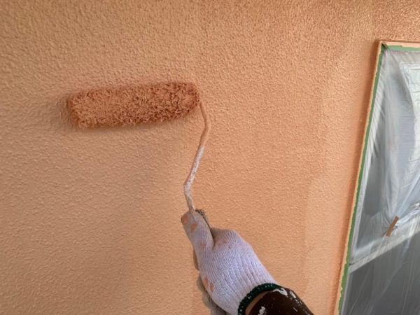福岡県糟屋郡須恵町旅石のK様邸で外壁ひび割れと屋根退色を改善！高耐久塗装で美観と安心を実現する塗装工事を行いました。12/9完成です。【HPより】