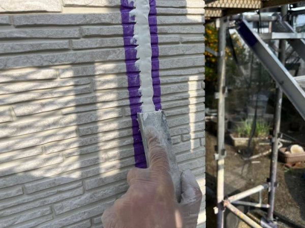 福岡県古賀市日吉のK様邸で外壁シーリング劣化と汚れを改善！丁寧な外壁塗装と防水処理で耐久性アップの工事を行いました。12/21完成です。【HPより】