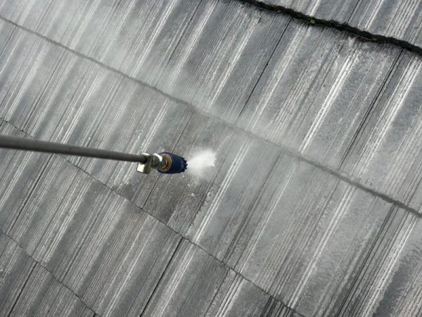 福岡県古賀市舞の里のN様邸で外壁ひび割れ・雨樋詰まりを徹底改善！屋根・外壁塗装と補修工事で安心できる住まいづくりを行いました。12/25完成です。【HPより】