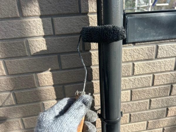 福岡県古賀市舞の里のN様邸で外壁ひび割れ・雨樋詰まりを徹底改善！屋根・外壁塗装と補修工事で安心できる住まいづくりを行いました。12/25完成です。【HPより】