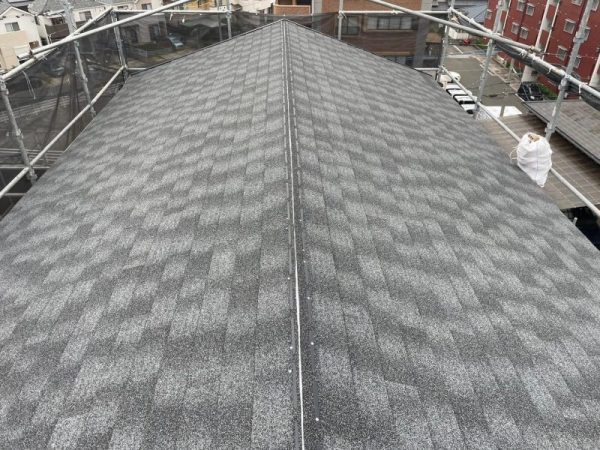 福岡県福岡市東区香住ヶ丘のＴ様邸で屋根瓦をアスファルトシングルに葺き替え！軽量化と防水性能アップで安心の屋根リフォームを行いました！11/17完成です。【HPより】