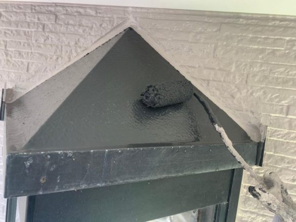 福岡県糟屋郡新宮町緑ケ浜のN様邸で外壁のチョーキング現象と屋根の色褪せを改善！耐久性と美観を取り戻す塗装工事を行いました！1/31完成です。【HPより】