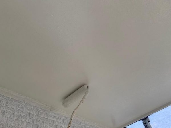 福岡県糟屋郡新宮町緑ケ浜のN様邸で外壁のチョーキング現象と屋根の色褪せを改善！耐久性と美観を取り戻す塗装工事を行いました！1/31完成です。【HPより】