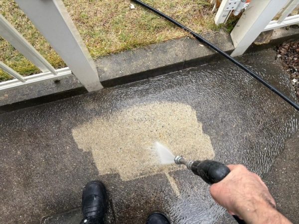 福岡県福岡市東区みどりが丘のU様邸で屋根・外壁の劣化を改善！剥がれや苔を丁寧に補修し美しさと耐久性を取り戻す塗装工事を行いました。1/17完成です。【HPより】