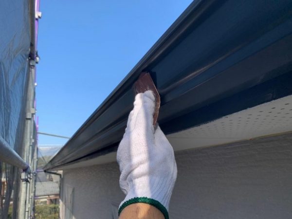 福岡県糟屋郡新宮町緑ケ浜のN様邸で外壁のチョーキング現象と屋根の色褪せを改善！耐久性と美観を取り戻す塗装工事を行いました！1/31完成です。【HPより】
