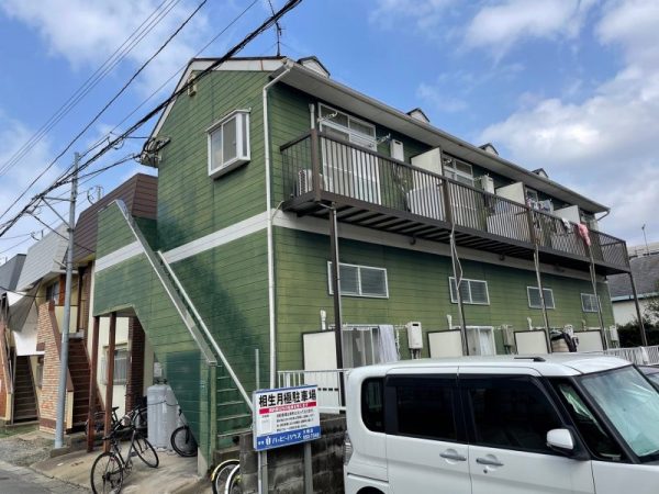 福岡県福岡市博多区相生町のI様アパート外壁で発生した錆び・チョーキングを解決し、美観と耐久性を復活させる塗装工事を行いました。1/28完成です。【HPより】