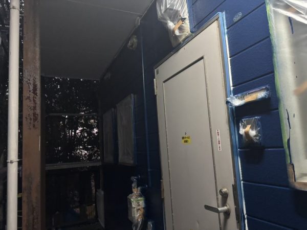 福岡県福岡市博多区相生町のI様アパート外壁で発生した錆び・チョーキングを解決し、美観と耐久性を復活させる塗装工事を行っています。1/6着工です。【HPより】