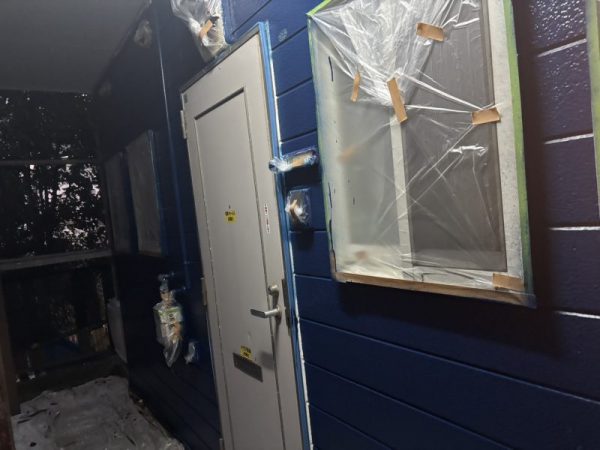 福岡県福岡市博多区相生町のI様アパート外壁で発生した錆び・チョーキングを解決し、美観と耐久性を復活させる塗装工事を行っています。1/6着工です。【HPより】