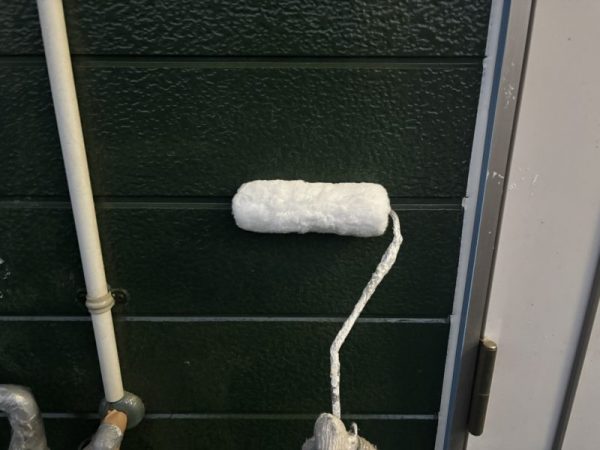 福岡県福岡市博多区相生町のI様アパート外壁で発生した錆び・チョーキングを解決し、美観と耐久性を復活させる塗装工事を行っています。1/6着工です。【HPより】