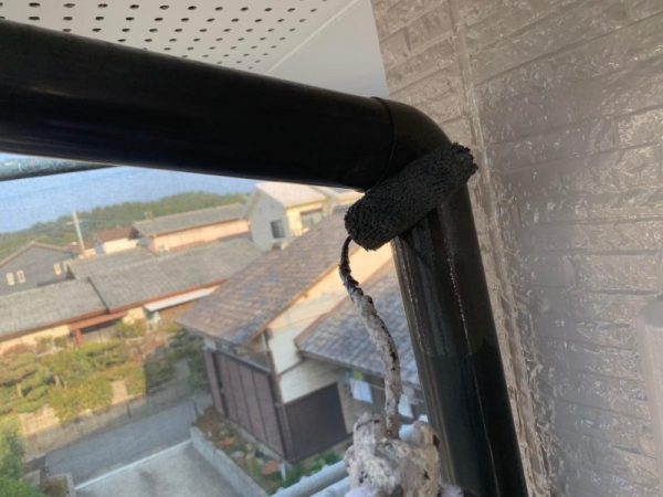 福岡県糟屋郡新宮町緑ケ浜のN様邸で外壁のチョーキング現象と屋根の色褪せを改善！耐久性と美観を取り戻す塗装工事を行いました！1/31完成です。【HPより】