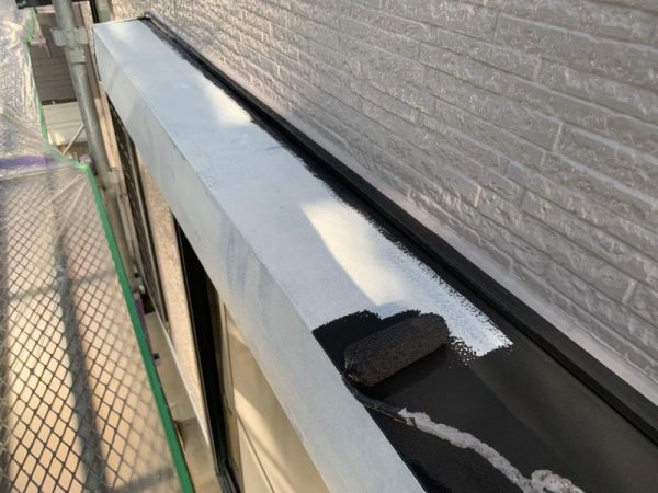 福岡県糟屋郡新宮町緑ケ浜のN様邸で外壁のチョーキング現象と屋根の色褪せを改善！耐久性と美観を取り戻す塗装工事を行いました！1/31完成です。【HPより】