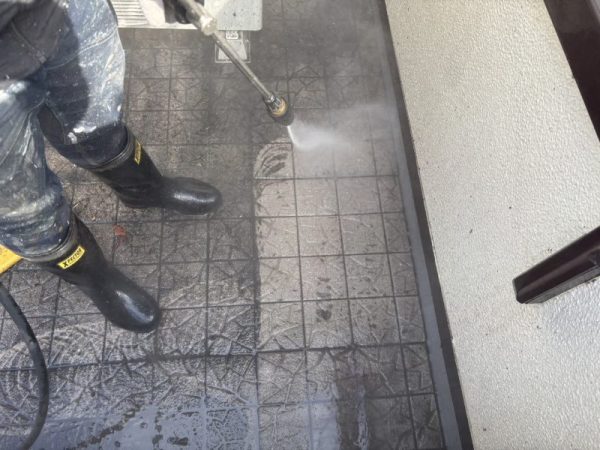 福岡県小郡市三国ヶ丘のＭ様邸で外壁のチョーキングやコーキング劣化を修復し、美観と耐久性を向上させる外壁と屋根の塗装工事を行います！2/5着工です。【HPより】